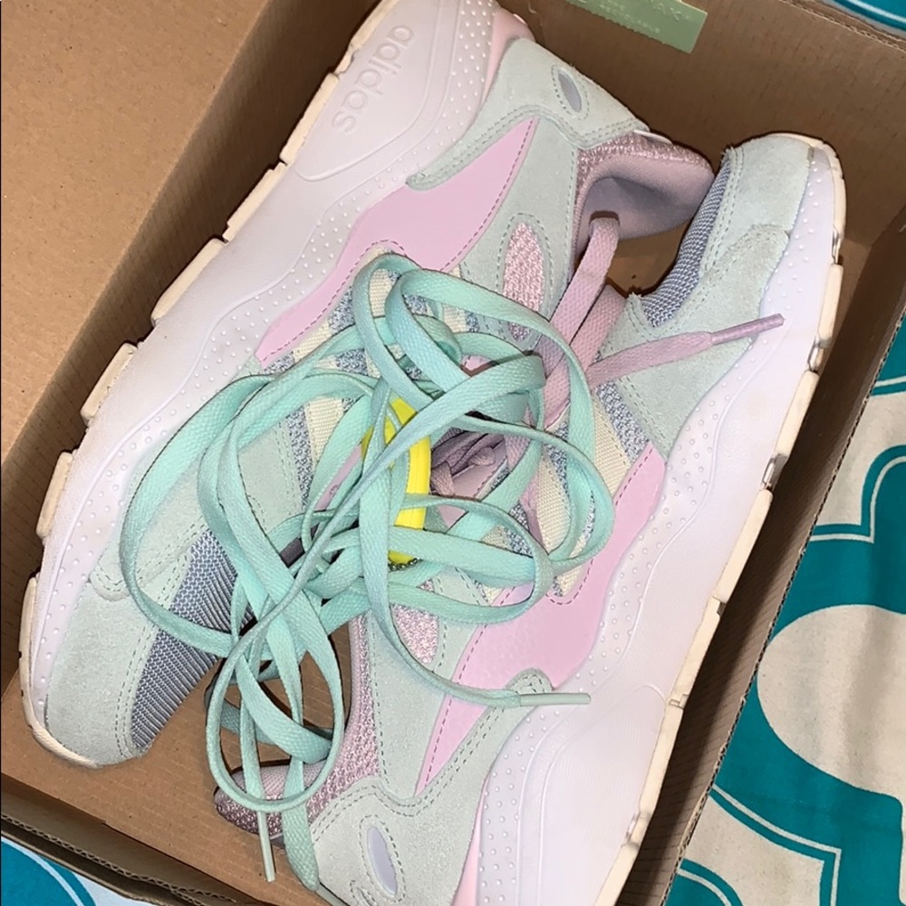 Adidas Sneakers